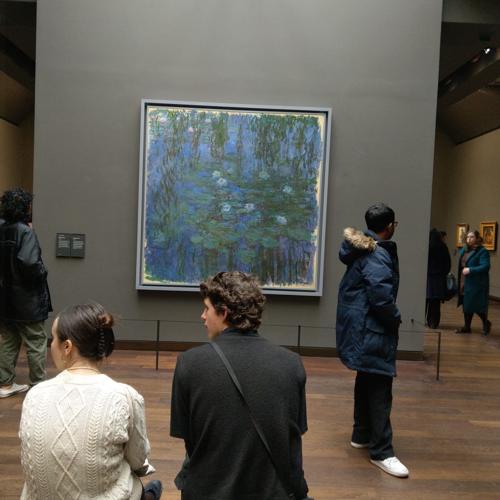 看畫作也看帥哥美女